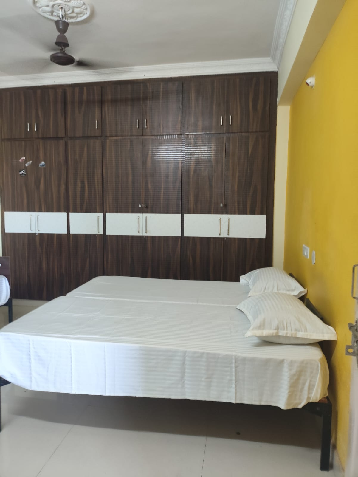 Spacious room with wardrobes